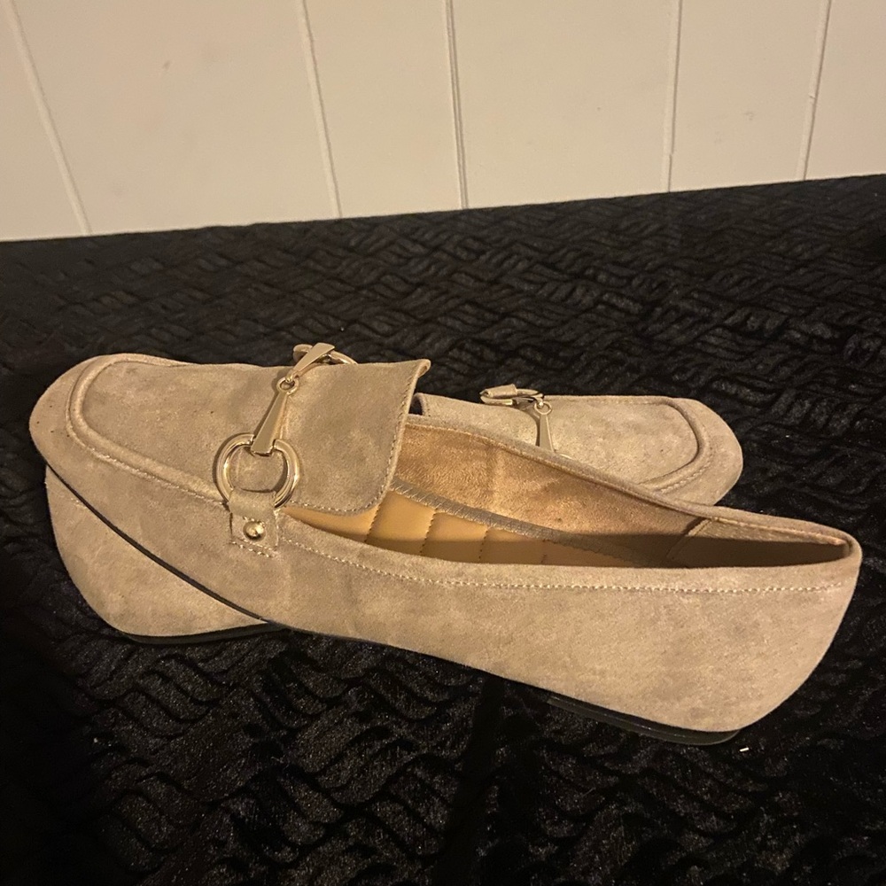 Women's Beige Loafers Kelly & Katie Size 9 1/2 - Picture 2 of 4
